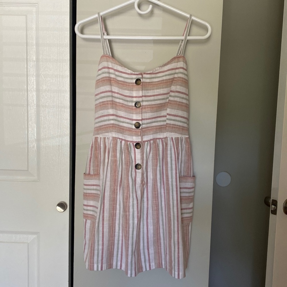 Women’s Dress - Size Medium - Adjustable straps - in great shape!